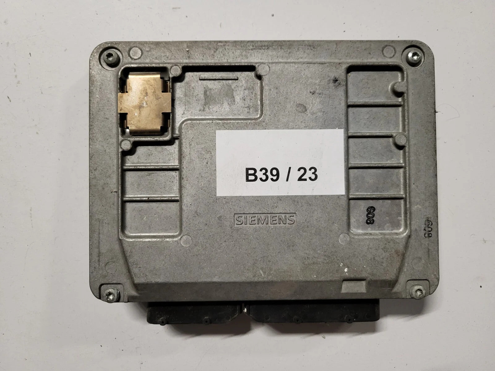 VW POLO ECU / 03E906033L / 5WP40194 07 / BOSCH