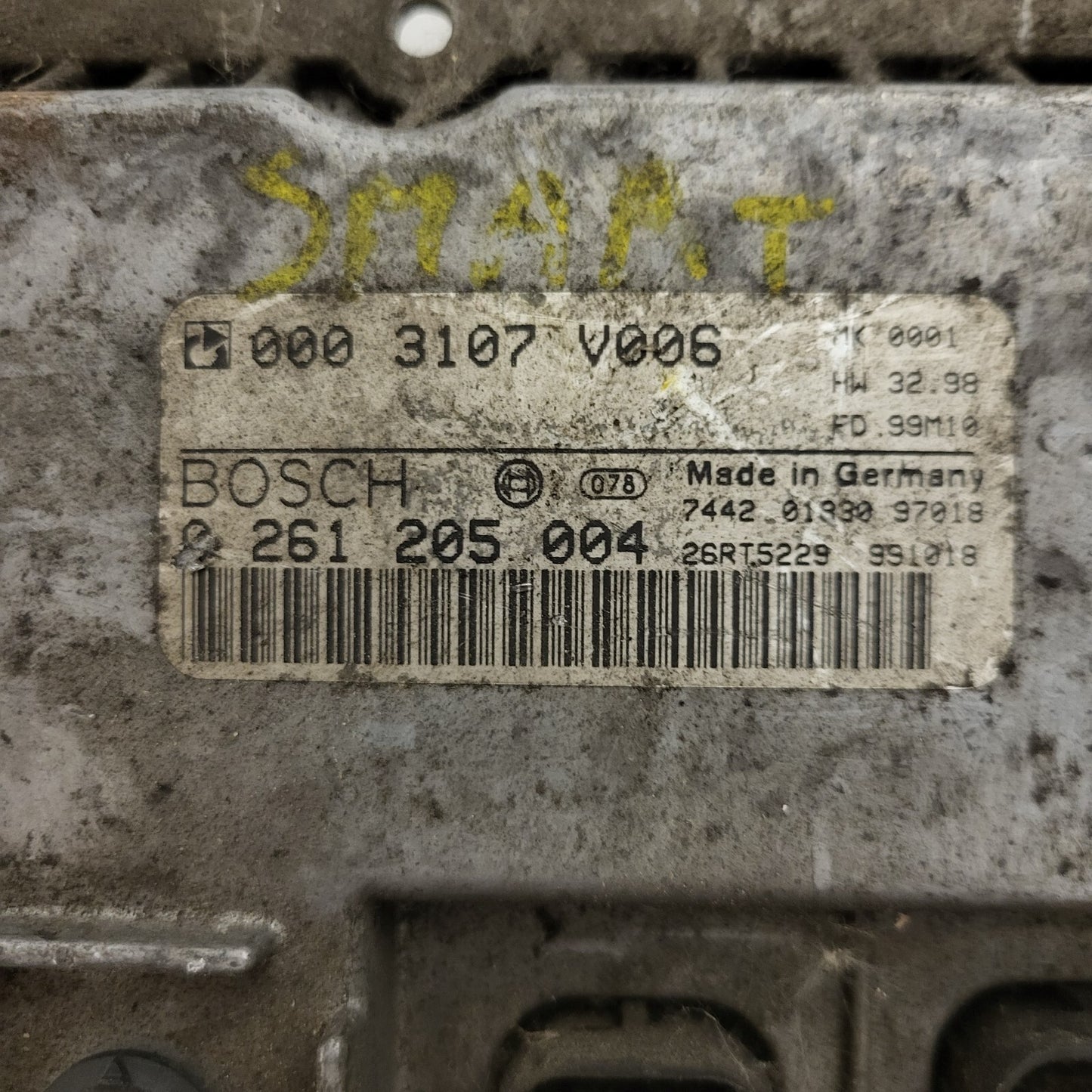 SMART FORTWO ECU / 0261205004 / 0003107V006 / HW 32.98 / BOSCH