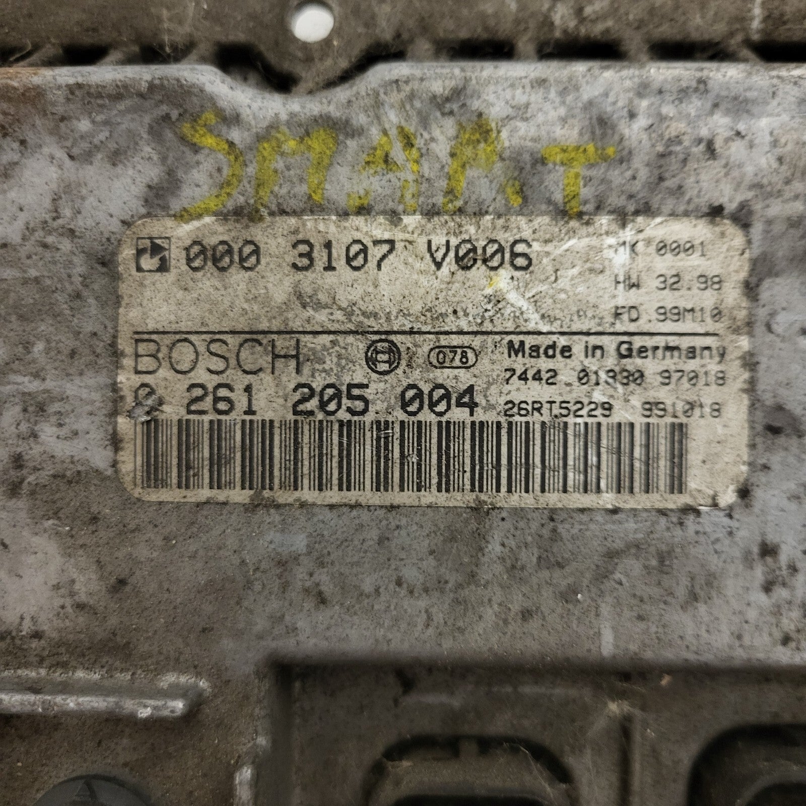 SMART FORTWO ECU / 0261205004 / 0003107V006 / HW 32.98 / BOSCH