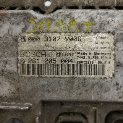 SMART FORTWO ECU / 0261205004 / 0003107V006 / HW 32.98 / BOSCH