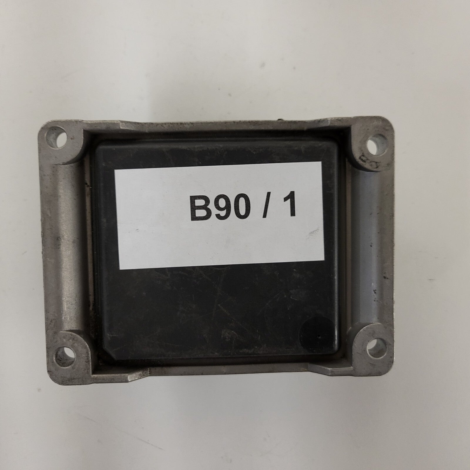 FIAT PUNTO ECU / 0261204983 / 1037352994 / 00467826310 / BOSCH