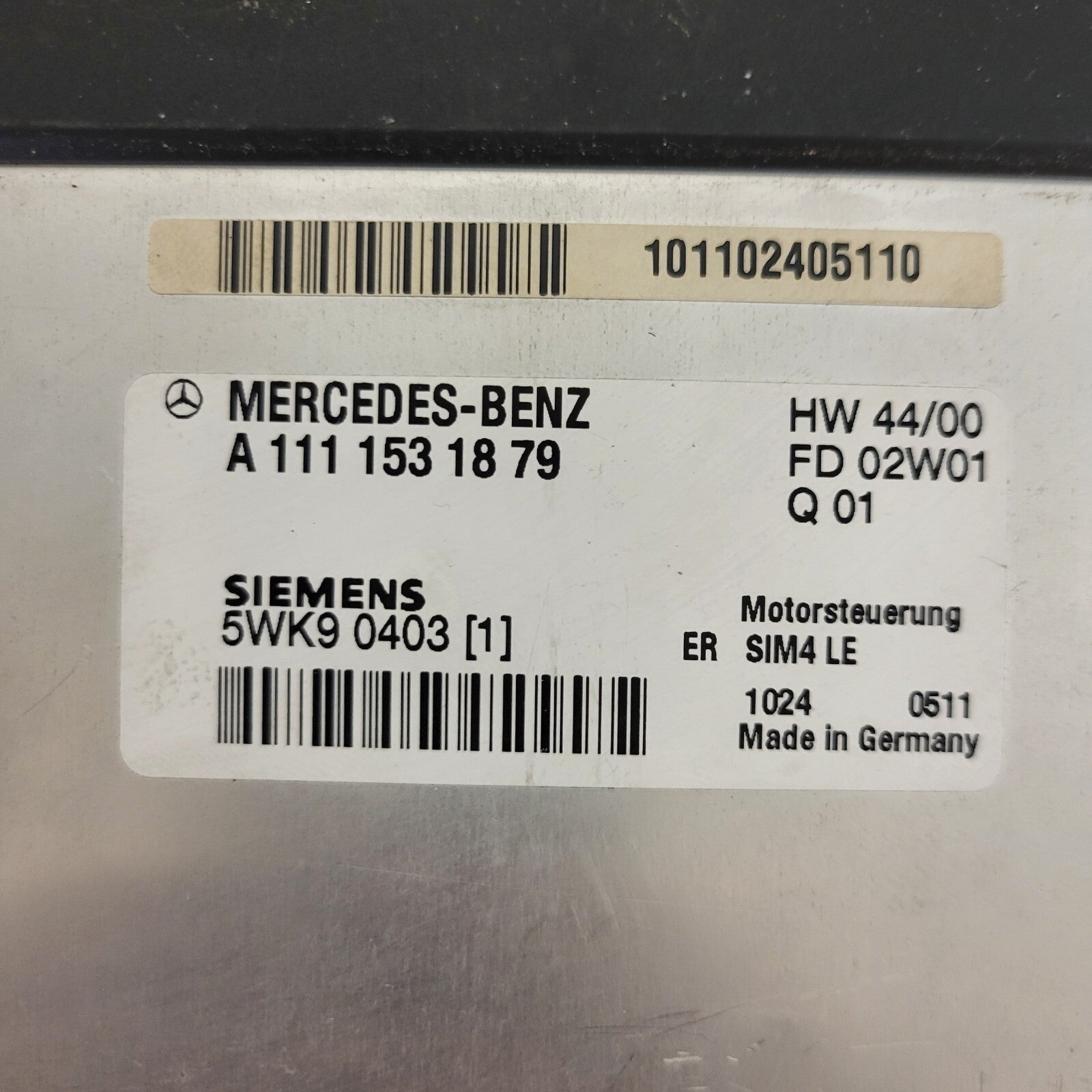 MERCEDES W203 ECU / A1111531879 / 5WK90403 / SIM4LE / SIEMENS