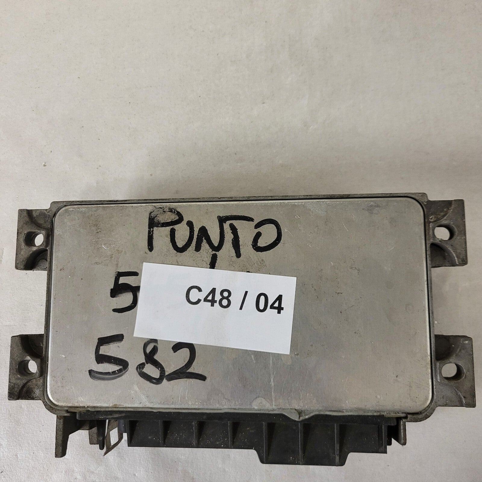 Fiat Punto 1.1 ECU / 46467018 / IAW 16F.EB / 61602.063.02 / MAGNETI MARELLI