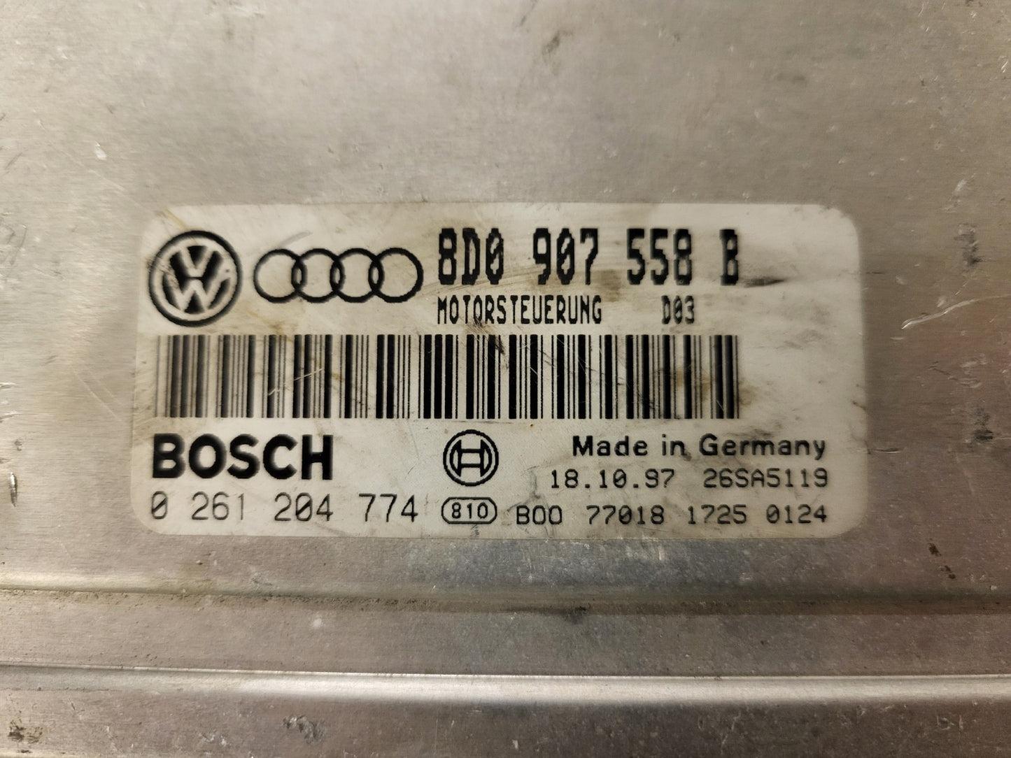 VW PASSAT ECU / 8D0907558B / 0261204774 / BOSCH