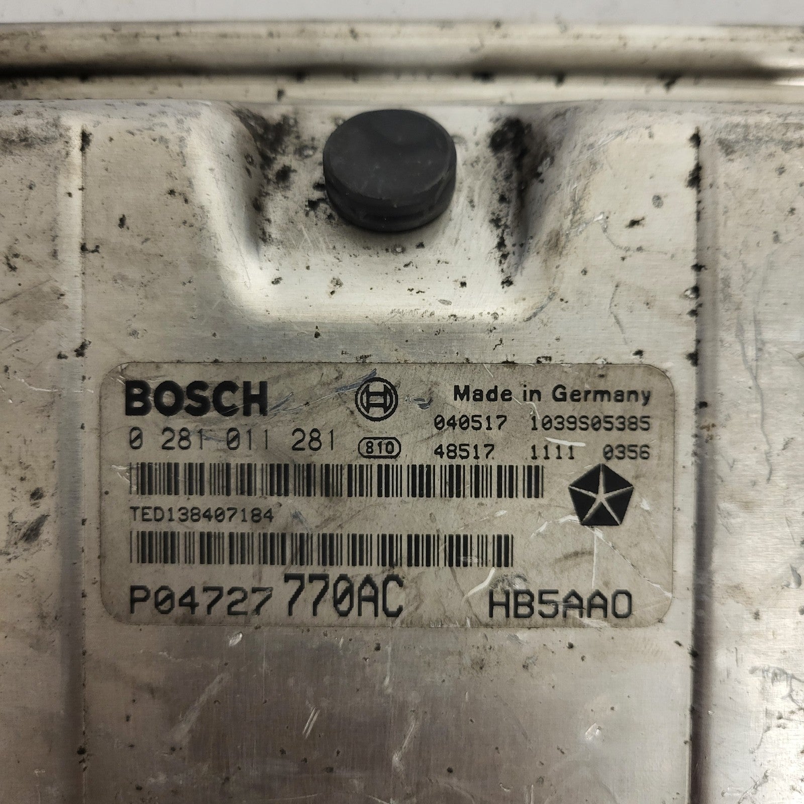 CHRYSLER VOYAGER ECU / 0281011281 / P04727770AC / BOSCH