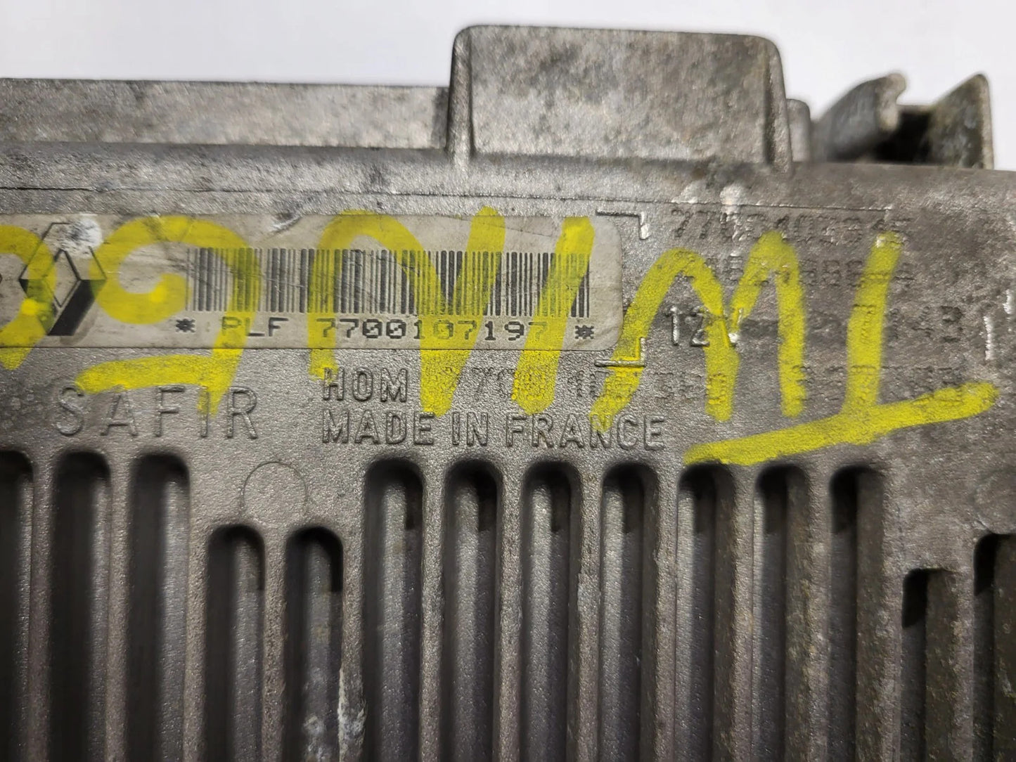 Renault Clio Twingo ECU / PLF 7700107197 / HOM 7700105560 / SAFIR / SAGEM