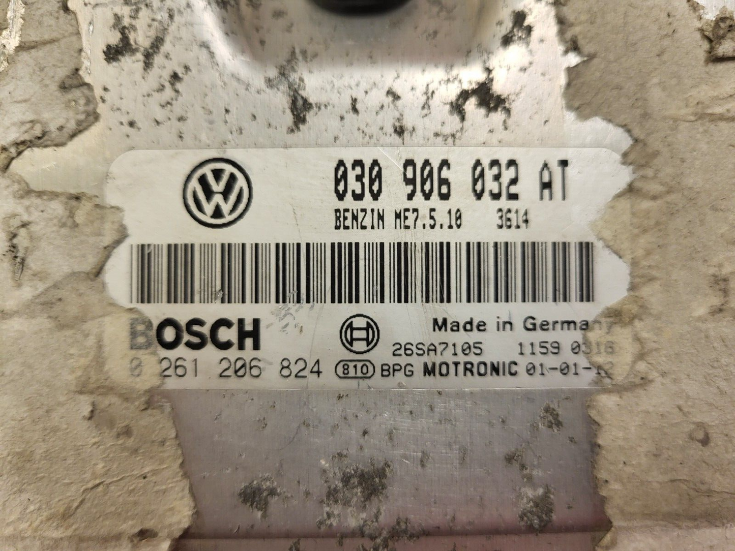 VW SEAT ECU / 030906032AT / 0261206824 / ME7.5.10 / ME 7.5.10 / BOSCH