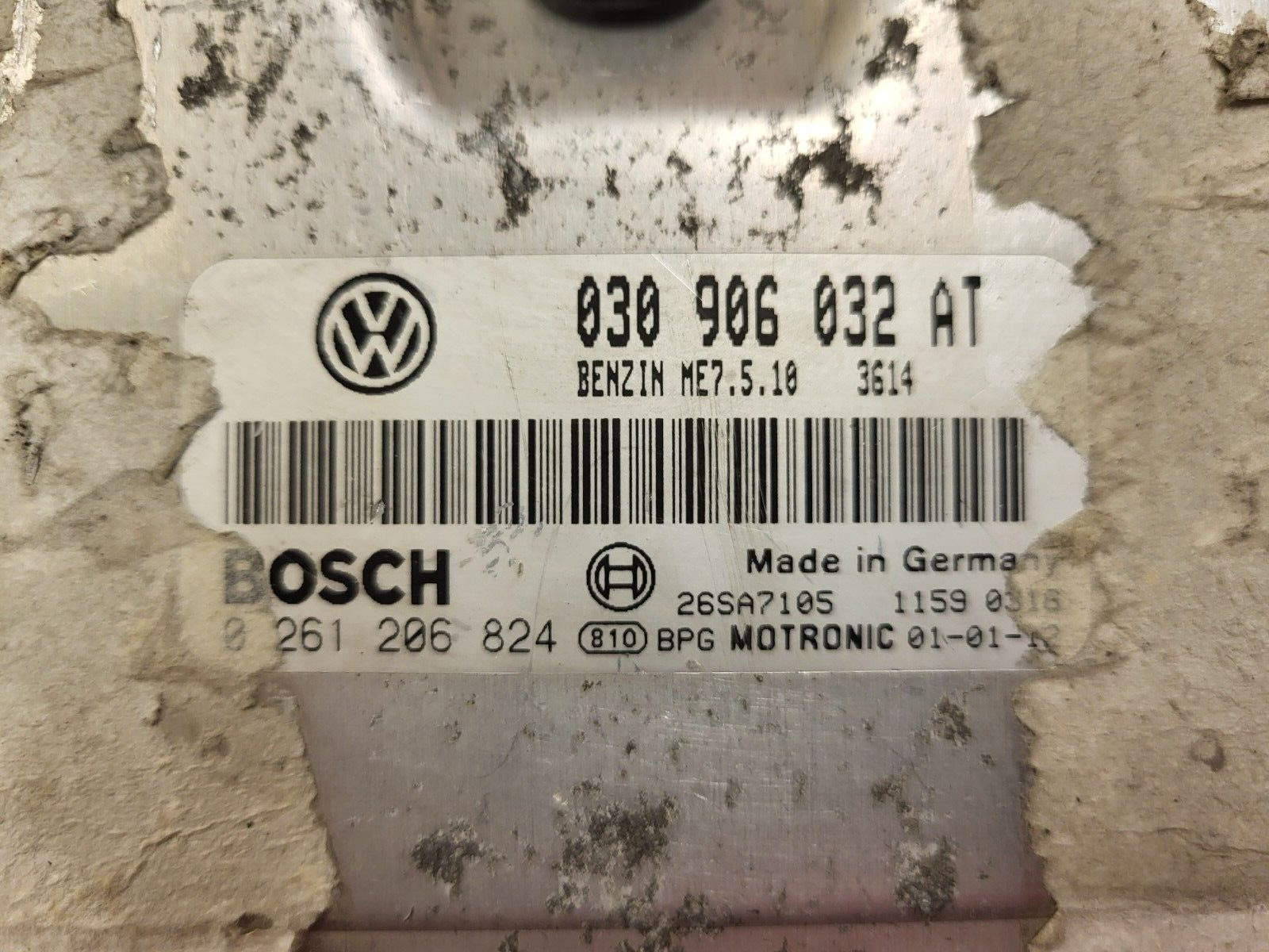 VW SEAT ECU / 030906032AT / 0261206824 / ME7.5.10 / ME 7.5.10 / BOSCH