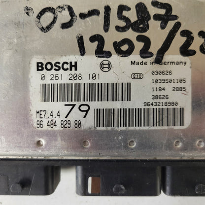 Peugeot 206 ECU / 0261208101 / 9648482980 / ME7.4.4 / BOSCH