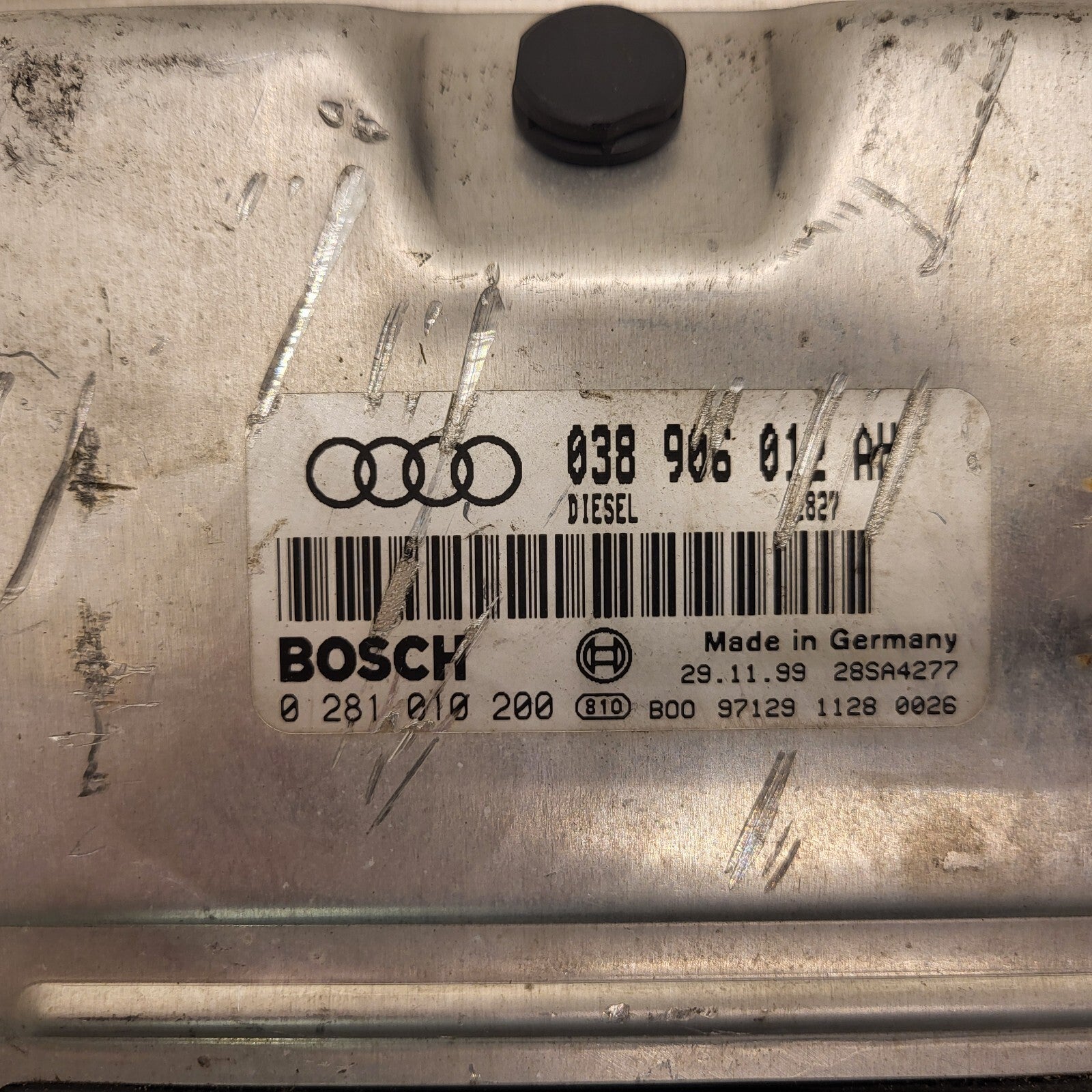 AUDI A4 B5 ECU / 038906012AH / 0281010200 / BOSCH