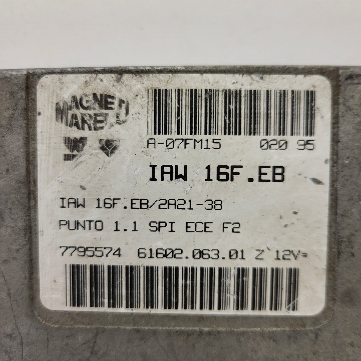 Fiat Punto 1.1 ECU / IAW 16F.EB / 7795574 / 61602.063.01 / MAGNETI MARELLI