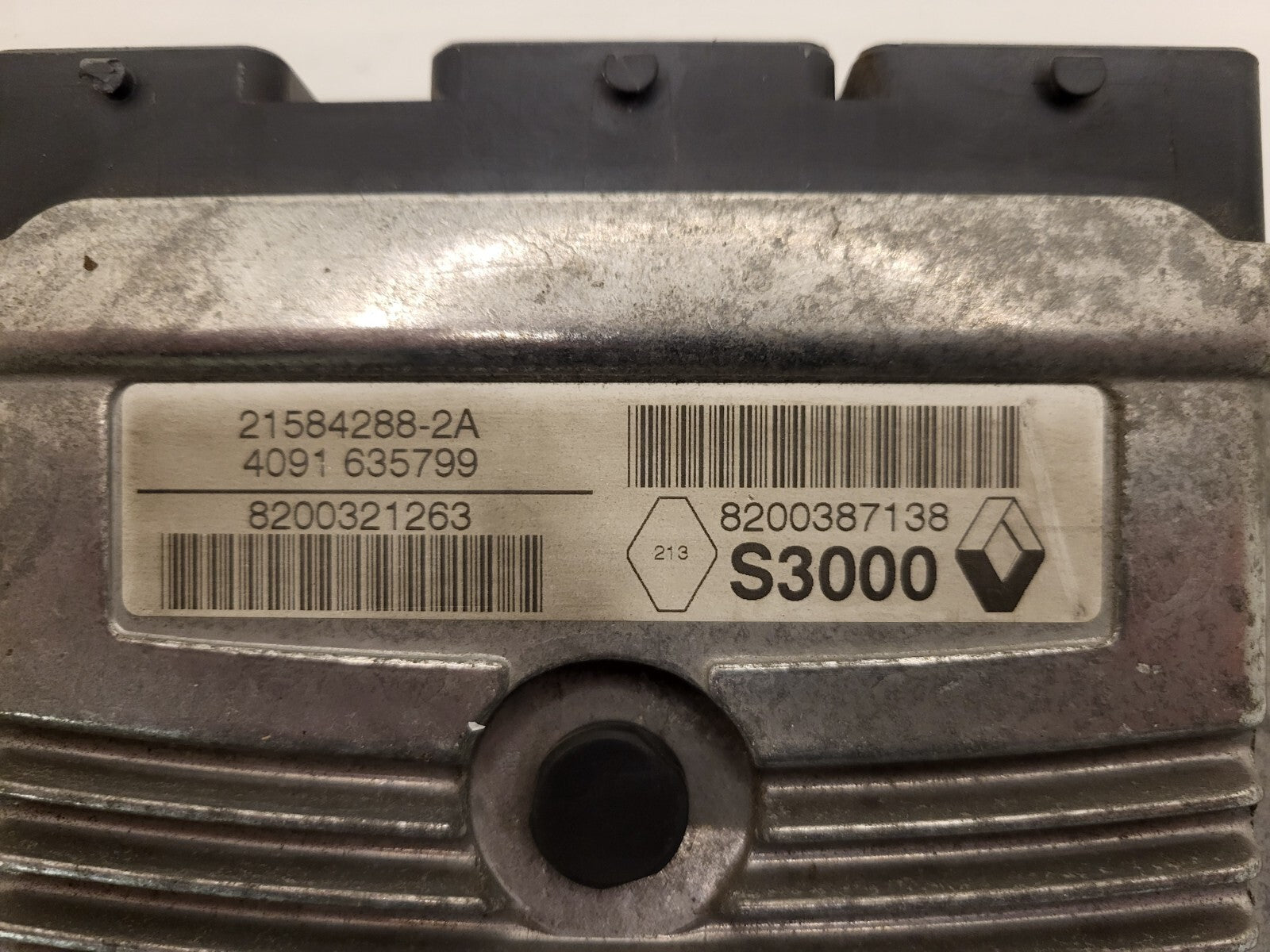 Renault ECU / 21584288-2A / 8200321263 / 8200387138 / SAGEM