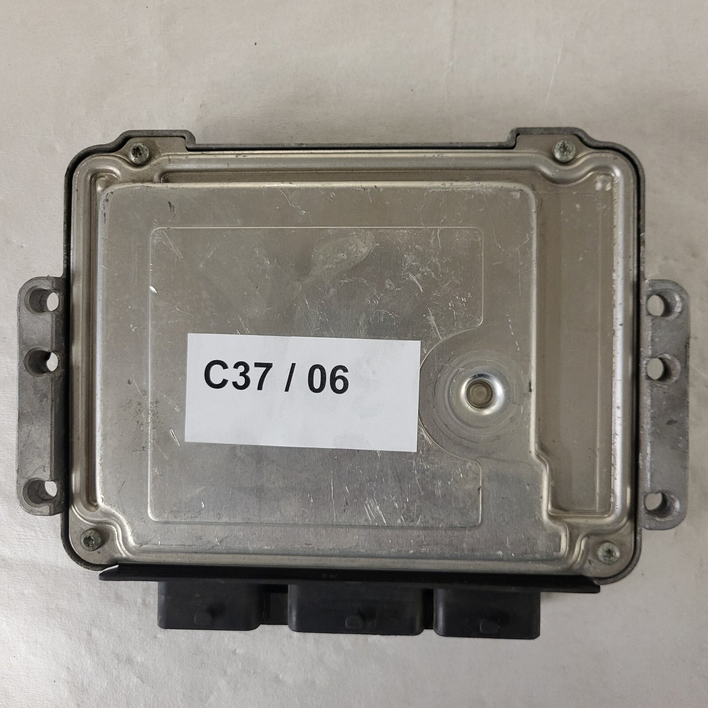 Renault ECU / 0281012589 / 8200527725 / 8200527756 / BOSCH
