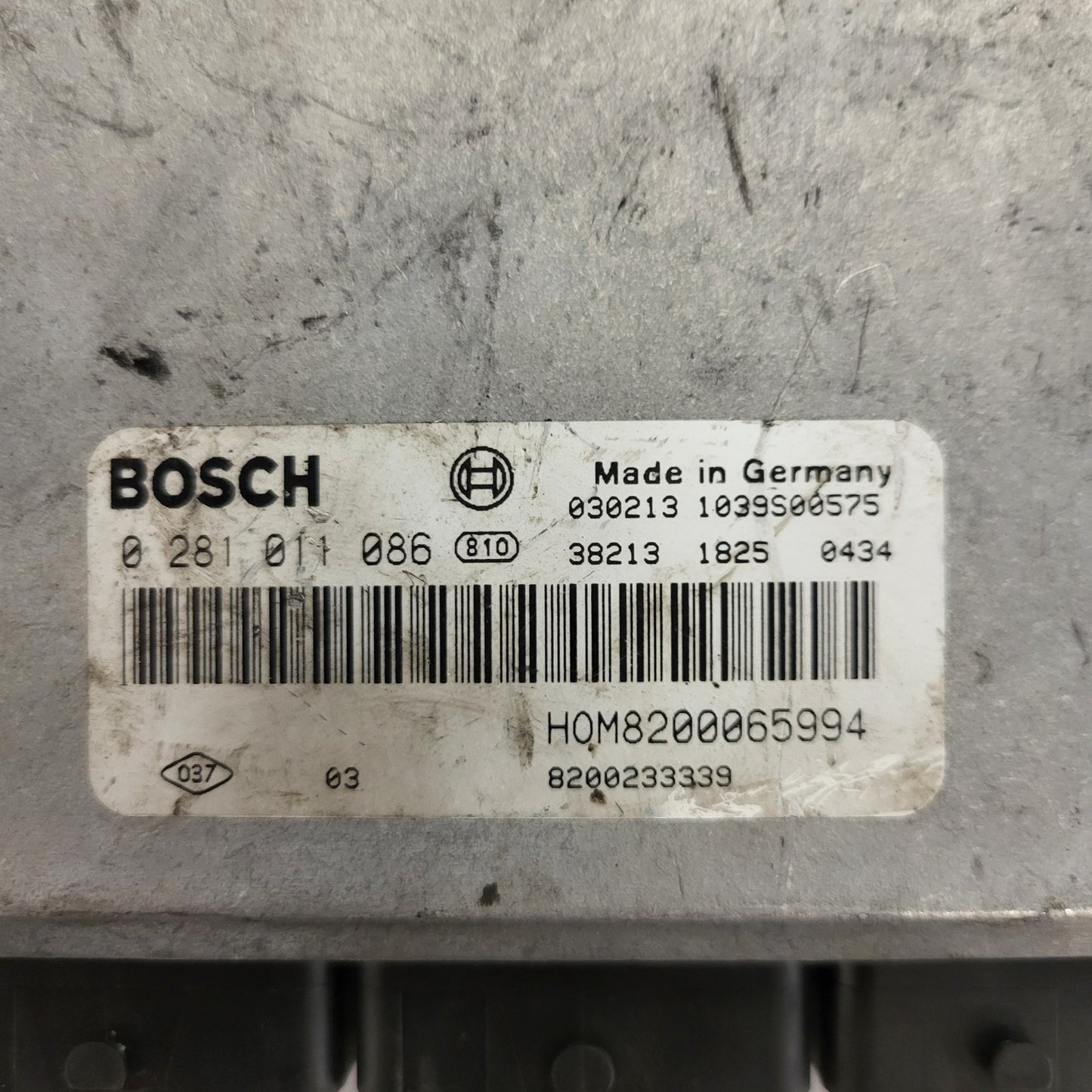 VOLVO S40 V40 ECU / 0281011086 / HQM8200065994 / 8200233339 / BOSCH
