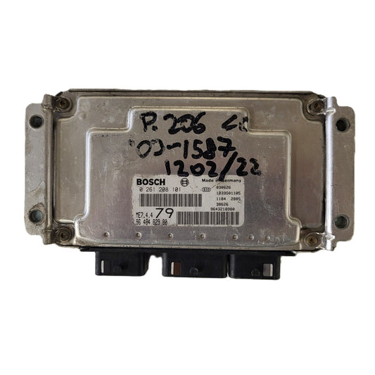 Peugeot 206 ECU / 0261208101 / 9648482980 / ME7.4.4 / BOSCH