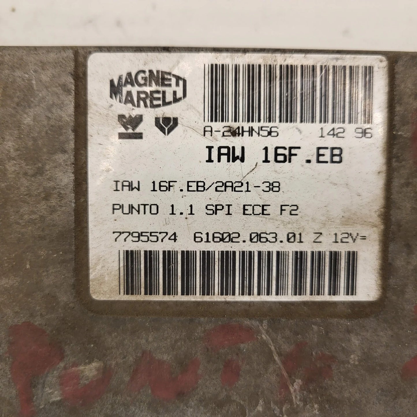 Fiat Punto 1.1 ECU / IAW 16F.EB / 7795574 / 61602.063.01 / MAGNETI MARELLI