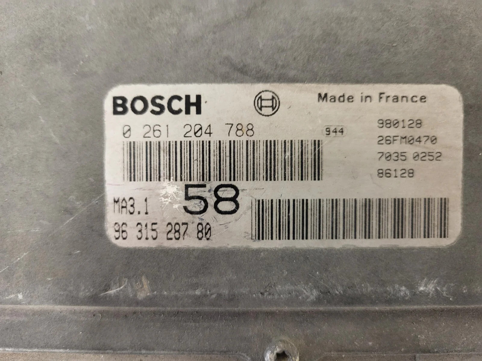 Peugeot Citroen ECU / 0261204788 / 9631528780 / BOSCH