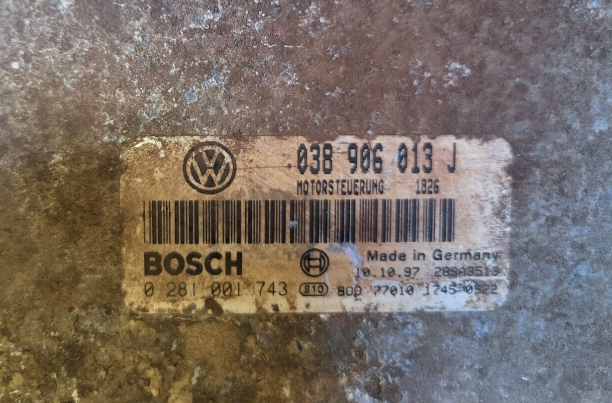 VW ECU / 038906013J / 0281001743 / BOSCH