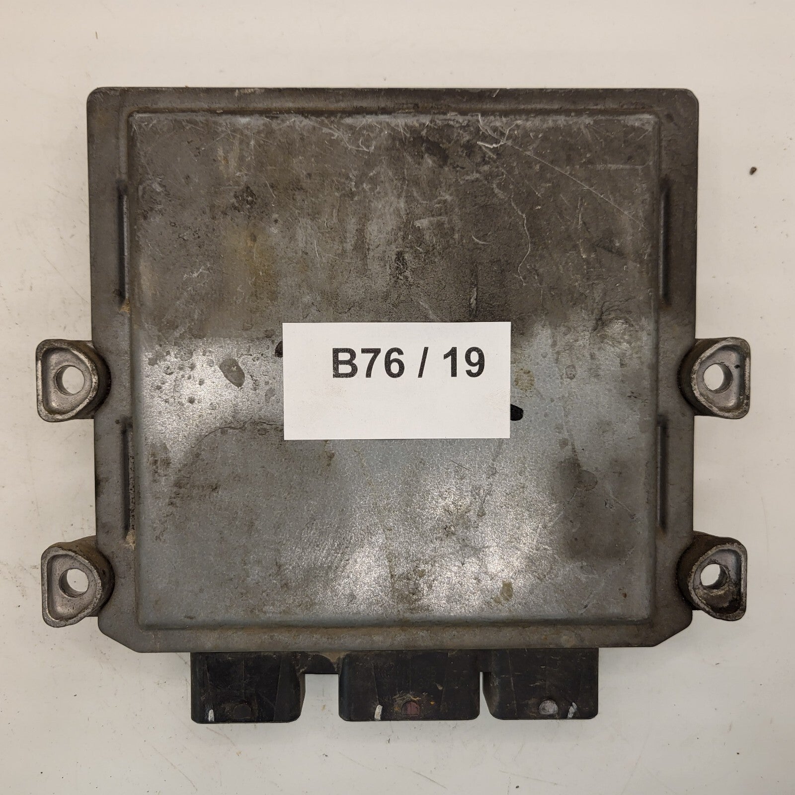 FORD FIESTA ECU / 3S61-12A650-HD / 5WS40079C-T / 2GND / SID804 / SIEMENS