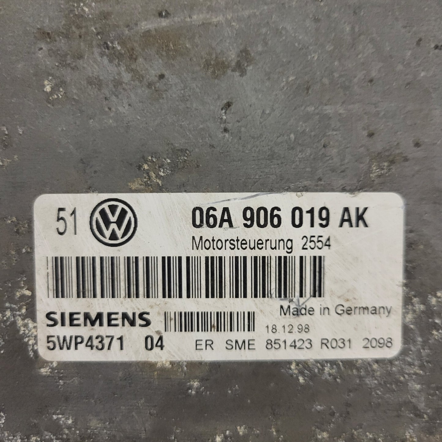 VW GOLF 4 ECU / 06A906019AK / 5WP4371 04 / 2554 / SIEMENS