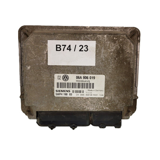 VW AUDI ECU / 06A906019 / 5WP4190 03 / SIEMENS