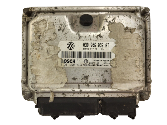 VW SEAT ECU / 030906032AT / 0261206824 / ME7.5.10 / ME 7.5.10 / BOSCH