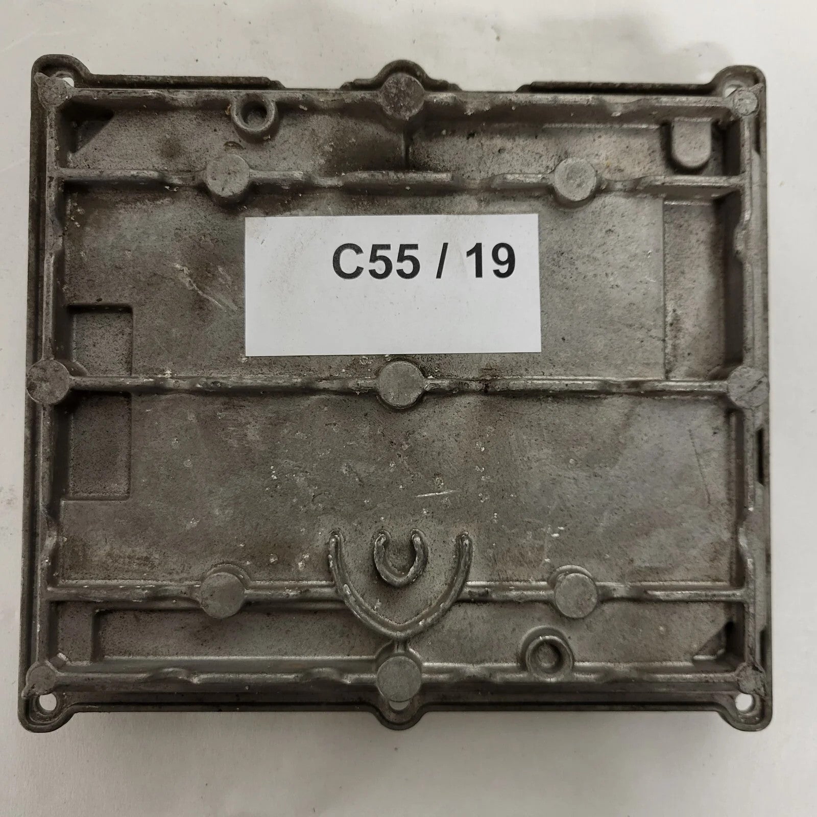 SMART FORTWO ECU / 0261205004 / 0003107V006 / HW 32.98 / BOSCH