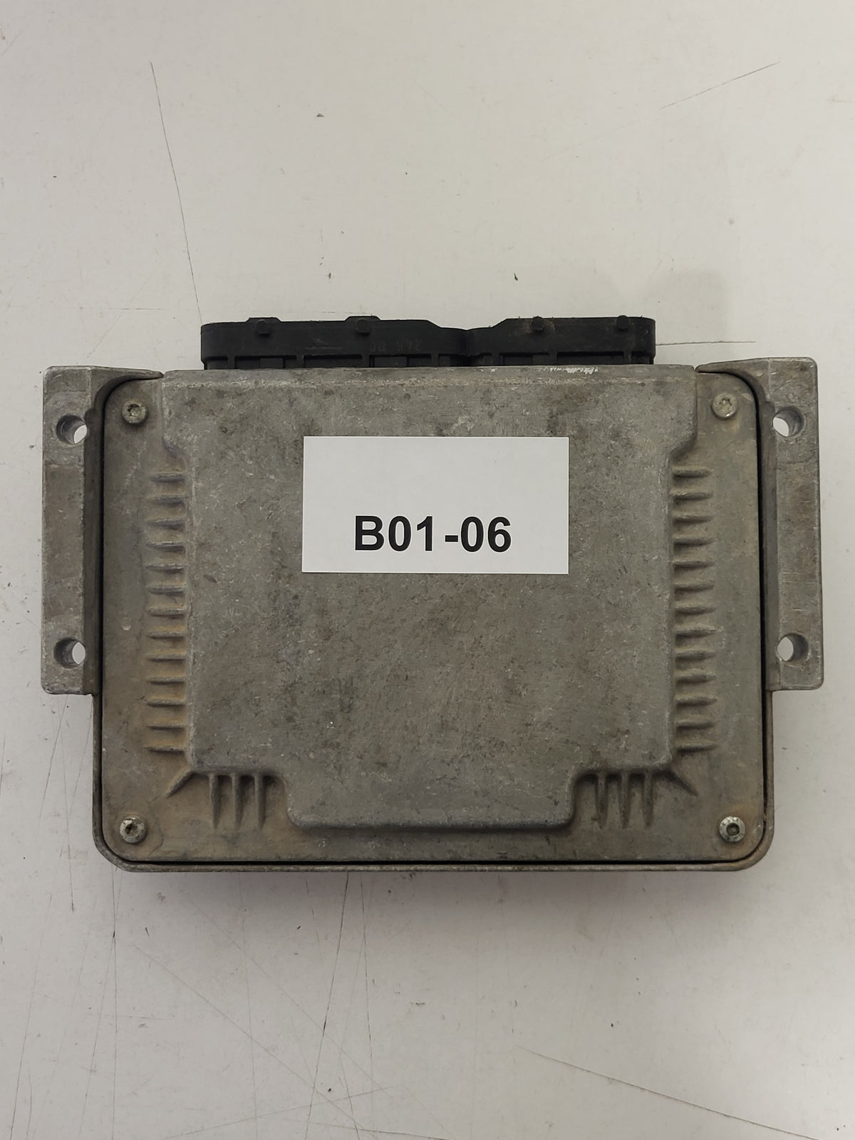 Fiat STILO 1.9 ECU / 0281011799 / 55191546 / BOSCH - B01-06 - 3