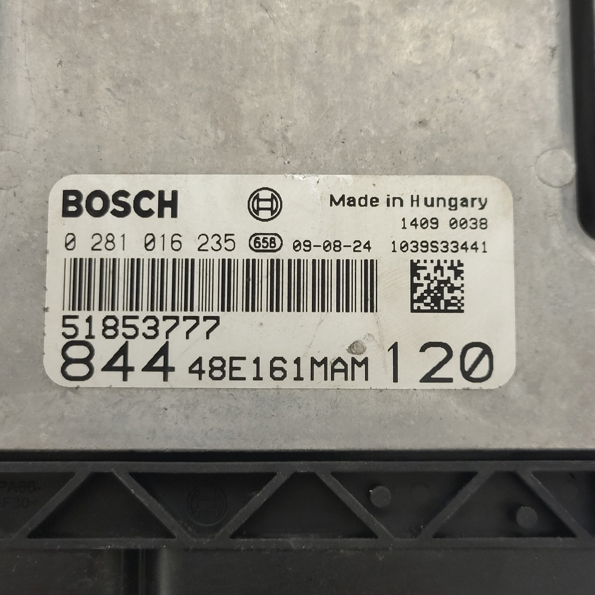 LANCIA DELTA ECU / 0281016235 / 51853777 / 1039S33441 / BOSCH - B02-13 - 2