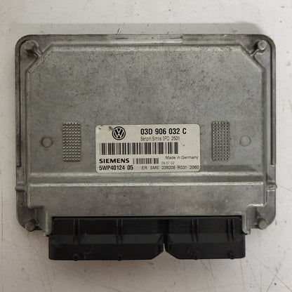 VW POLO ECU / 03D906032C / SIMOS 3PD / 5WP40124 05 / 03D906032 / SIEMENS