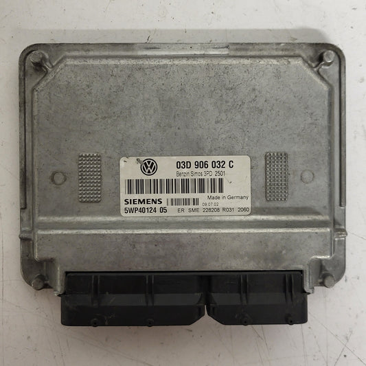 VW POLO ECU / 03D906032C / SIMOS 3PD / 5WP40124 05 / 03D906032 / SIEMENS