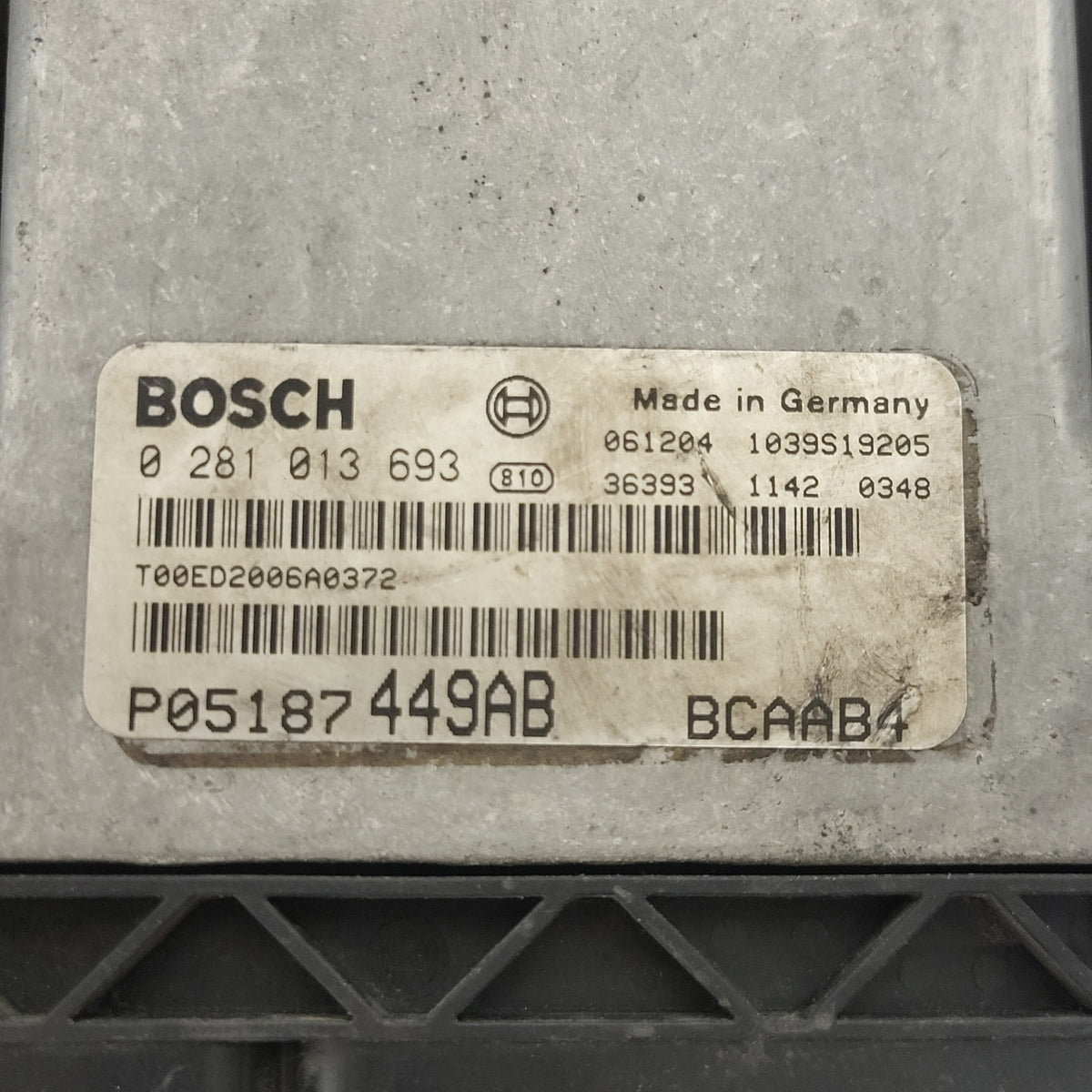 DODGE CALIBER 2.0 CRD ECU / 0281013693 / P05187 449AB /  T00ED2006A0372 / BOSCH - B03-13 - 2