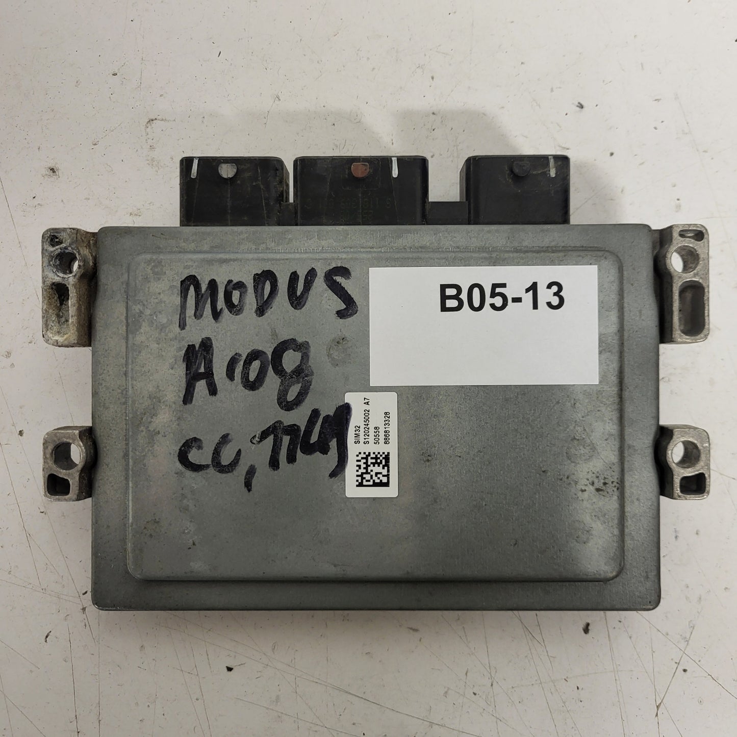 RENAULT MODUS ECU / S120200102 / S120200102B / SIM 32 / 8200414422 / 8200401568