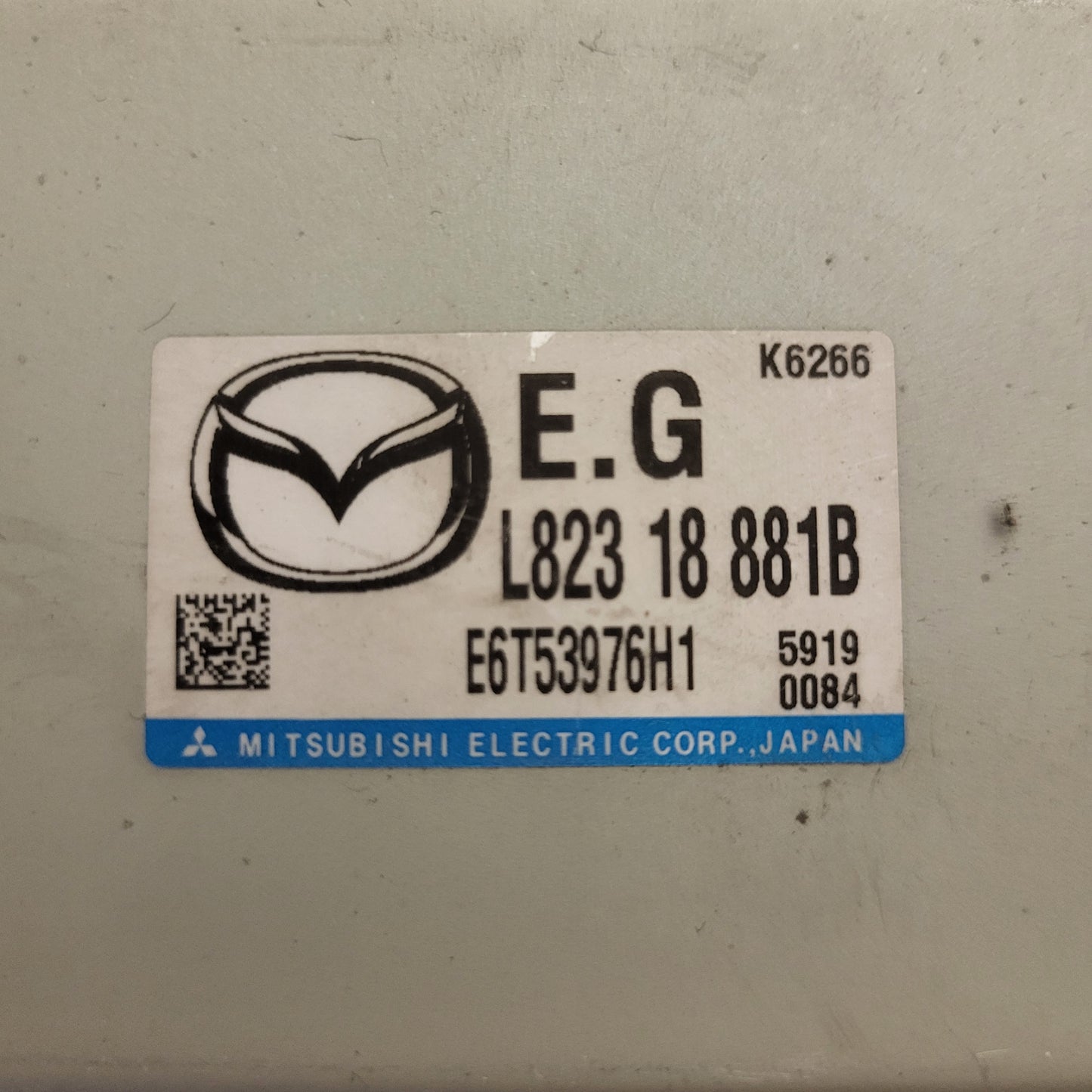 MAZDA 5 ECU / E6T53976H1 / L823 18 881B / MITSUBISHI