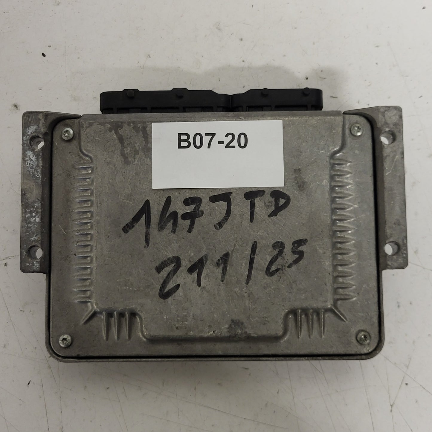 ALFA ROMEO 147 1.9 ECU / 0281011490 / 55198493 / BOSCH