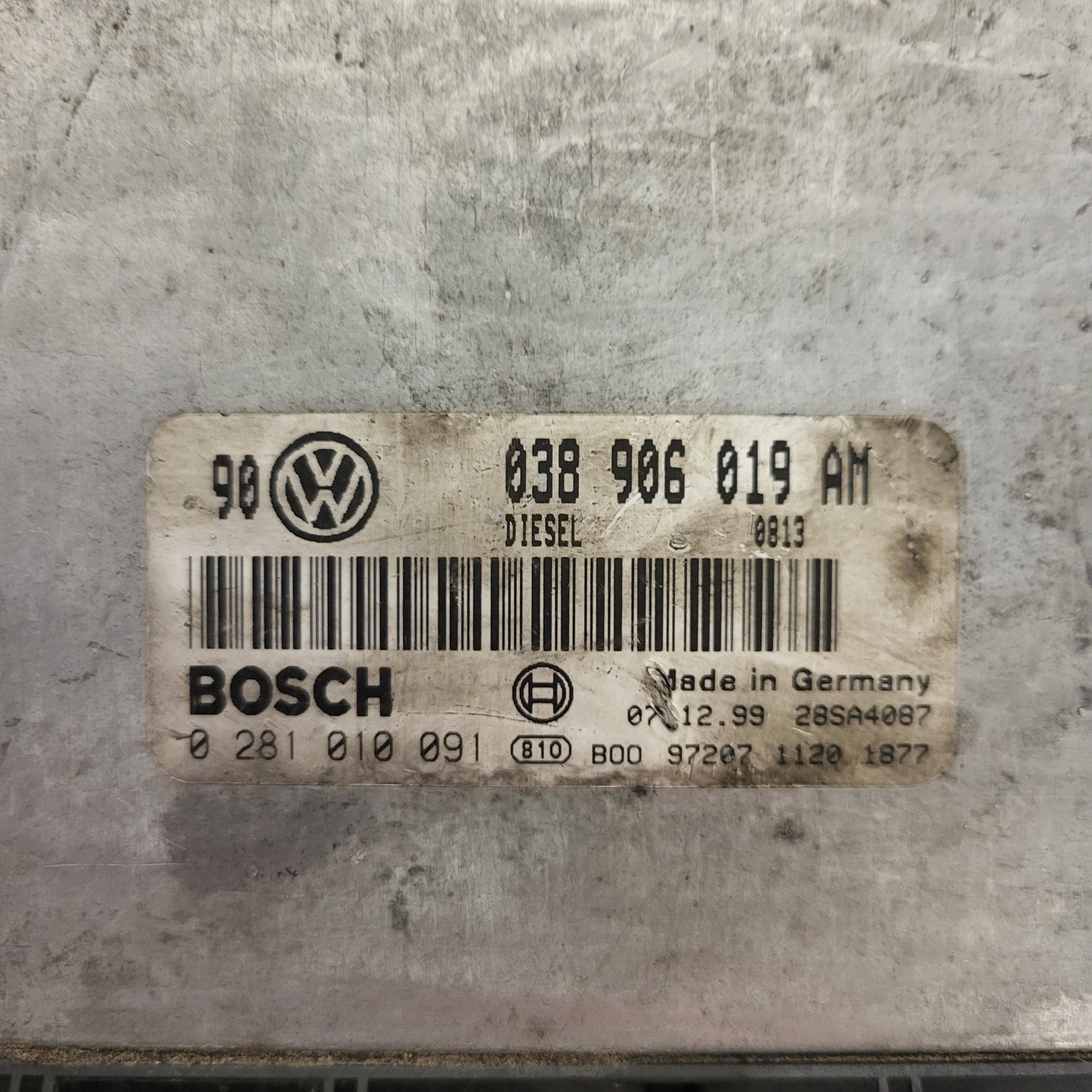 VW GOLF ECU / 038906019AM / 0281010091 / BOSCH
