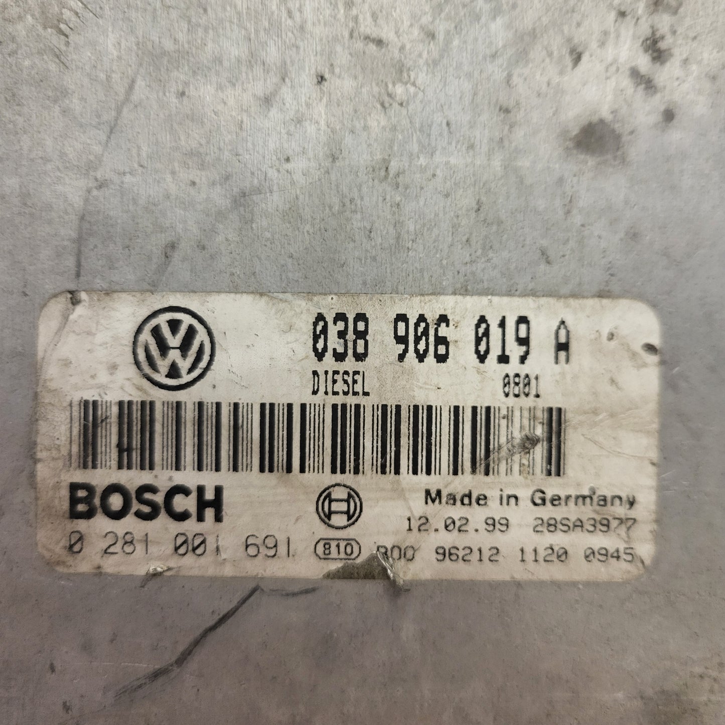 VW PASSAT  ECU / 038906019A / 0281001691 / BOSCH