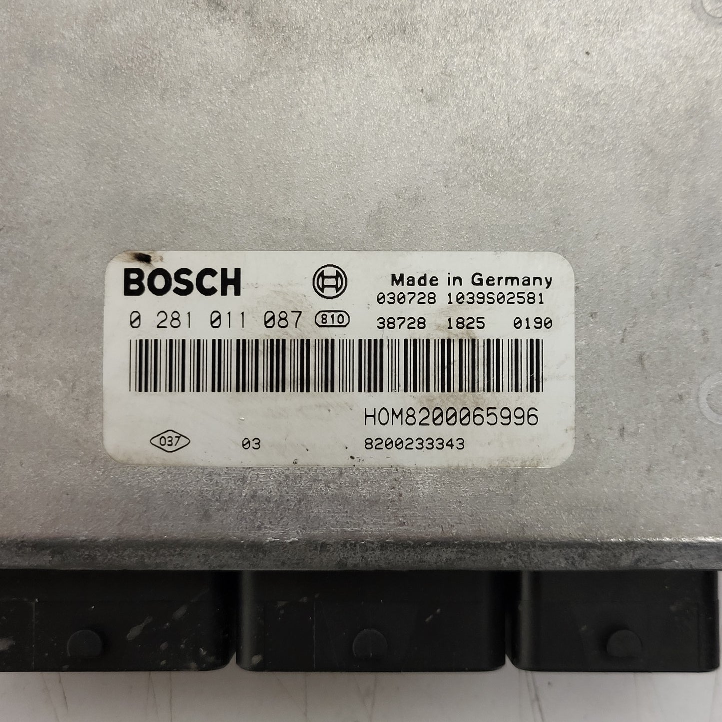 VOLVO S40 V40 ECU / 0281011087 / HOM8200065996 / 8200233343 / BOSCH