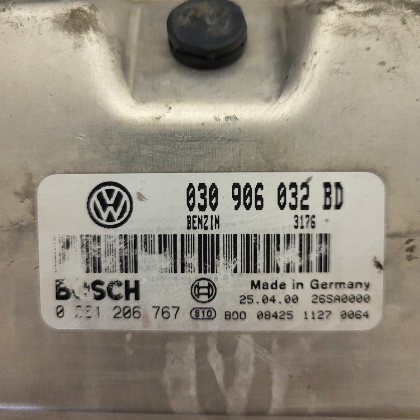 VW POLO ECU / 030906032BD / 0261206767 / 26SA0000 / BOSCH