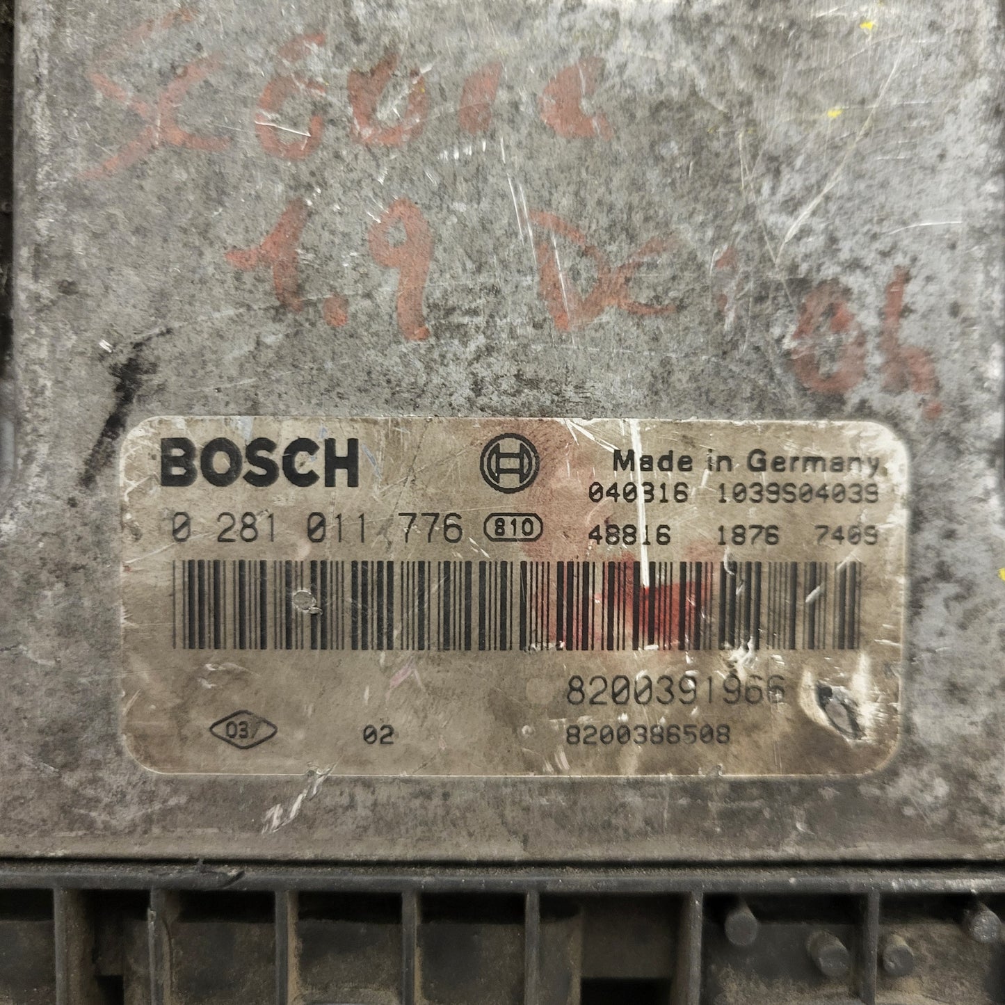 Renault 1.9DCI ECU / 0281011776 / 8200391966 / 8200386508 / BOSCH