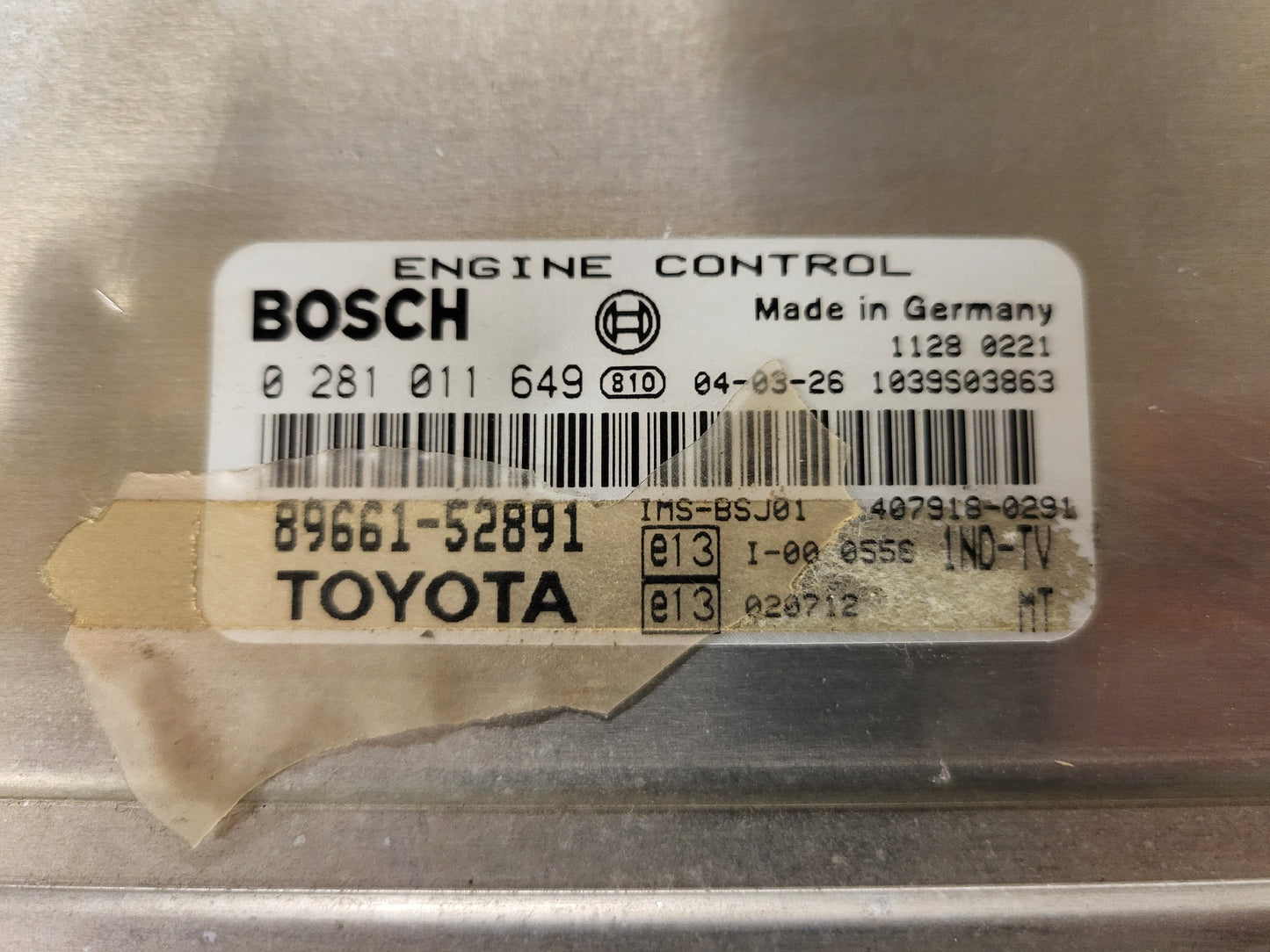 TOYOTA YARIS ECU / 0281011649 / 89611-52891 / 1039S03863 / BOSCH