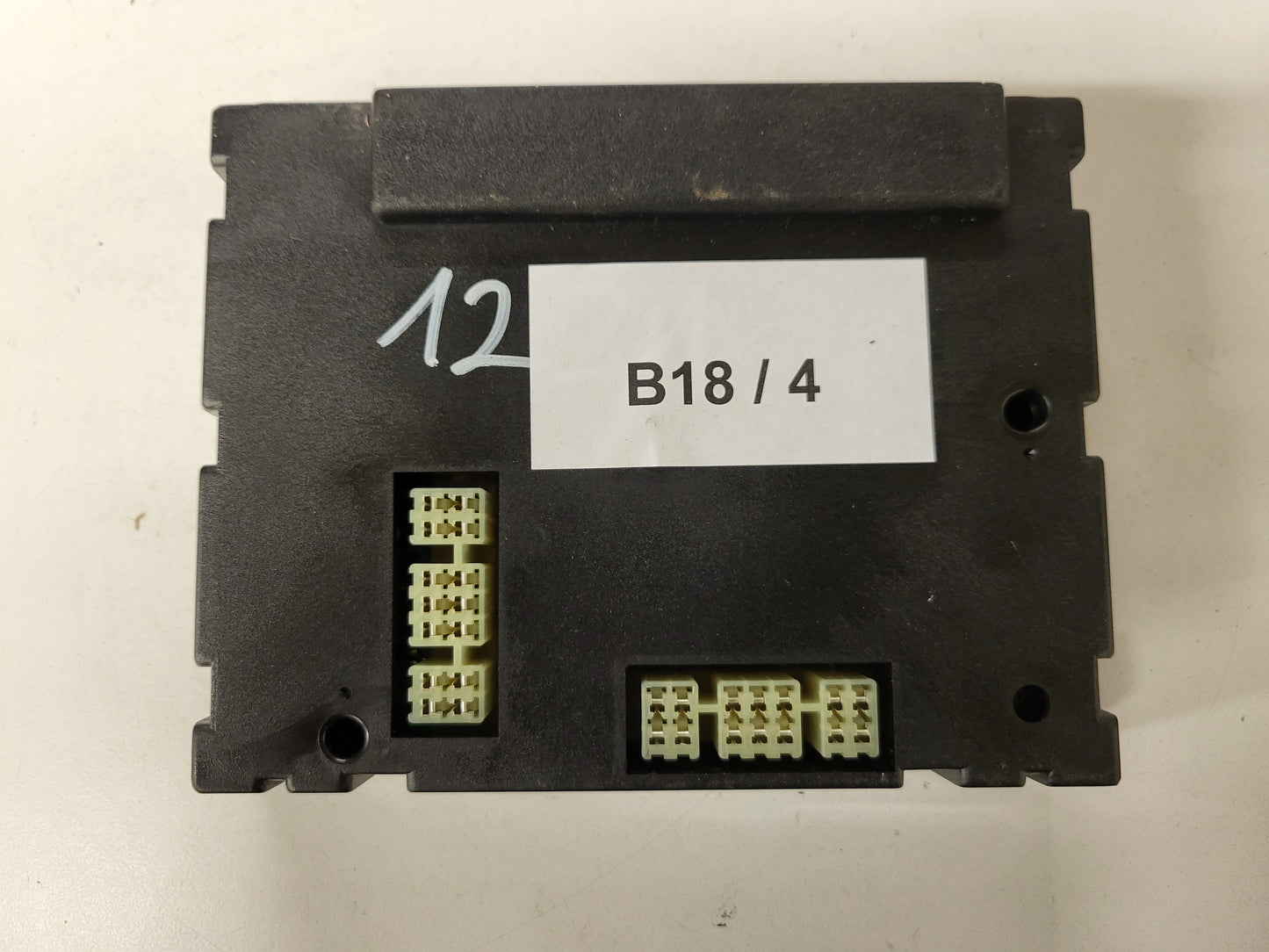 LAND ROVER / YWC000492 / 53070133D / BODY CONTROL UNIT MODULE BCU BCM