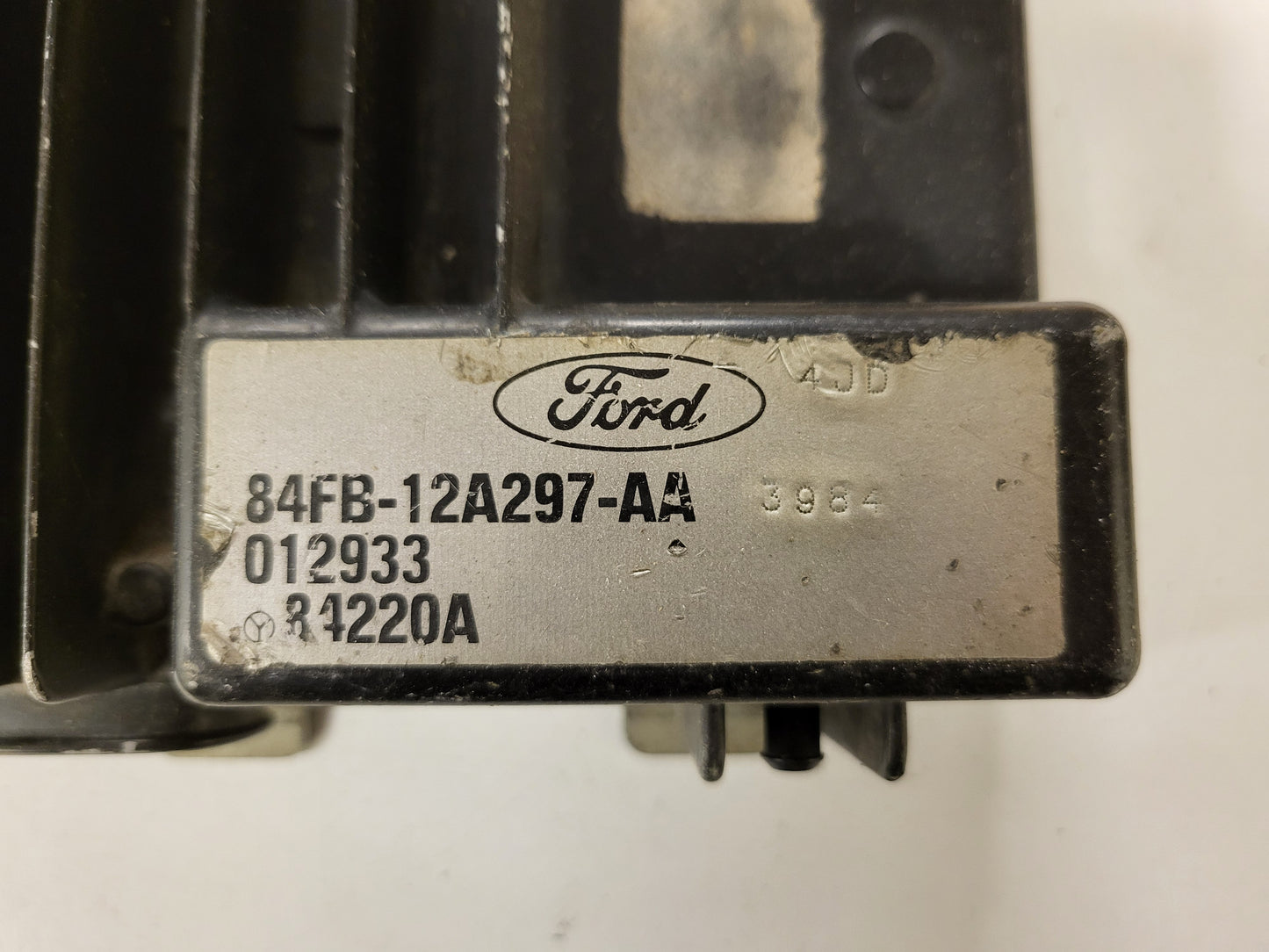 FORD FIESTA ECU / 84FB-12A297-AA / 012933 / 84220A