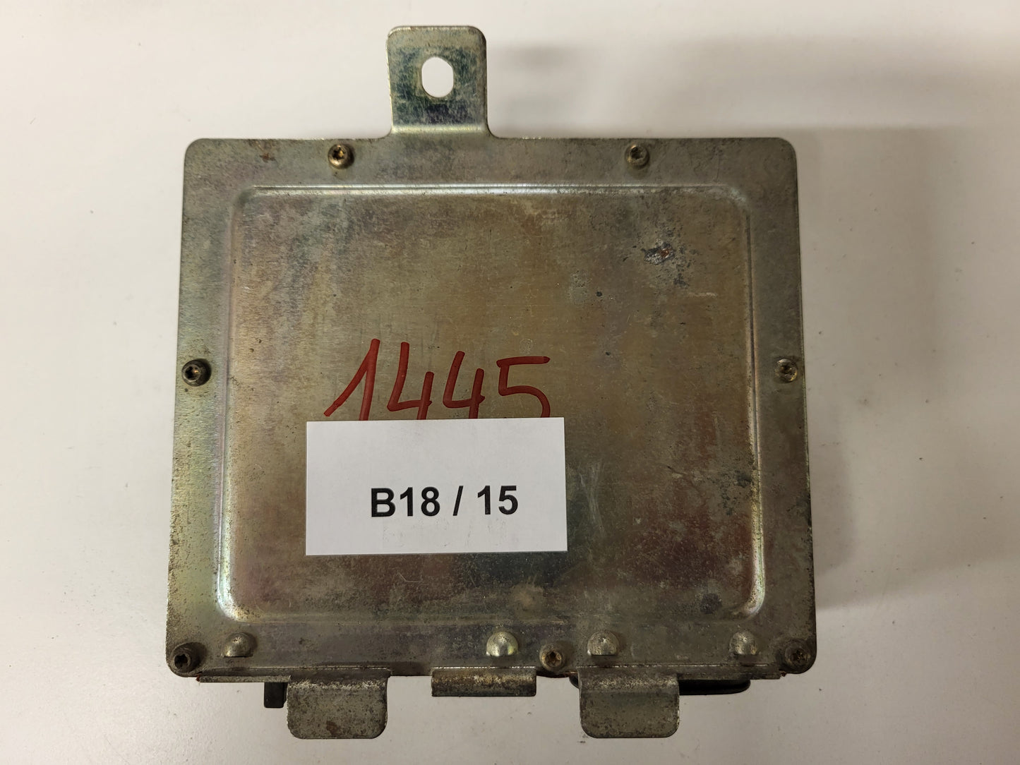 FORD FIESTA ECU / 84FB-12A297-AA / 012933 / 84220A