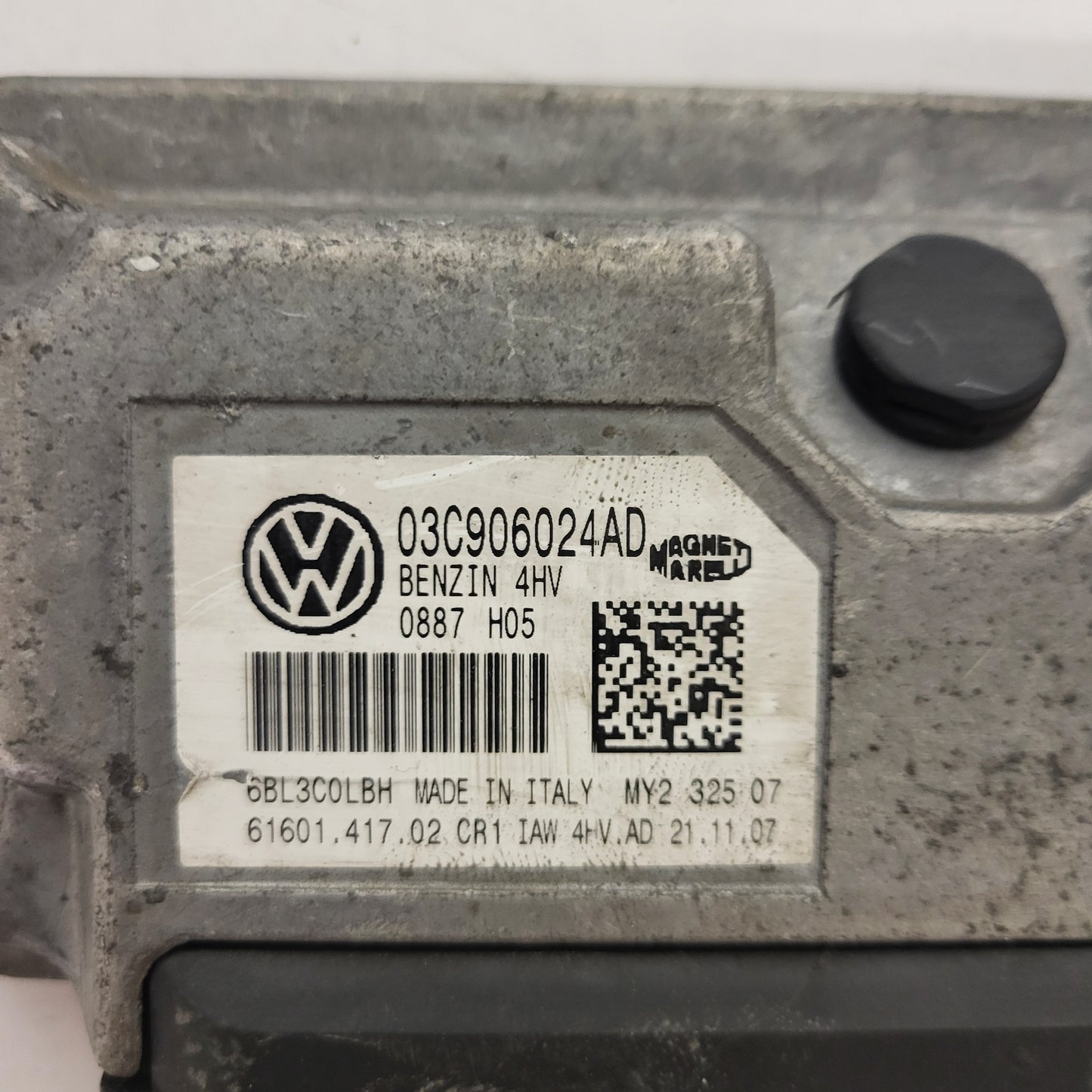 VW POLO ECU / 03C906024AD / 4HV / IAW 4HV.AD / 61601.417.02 / MAGNETI MARELLI