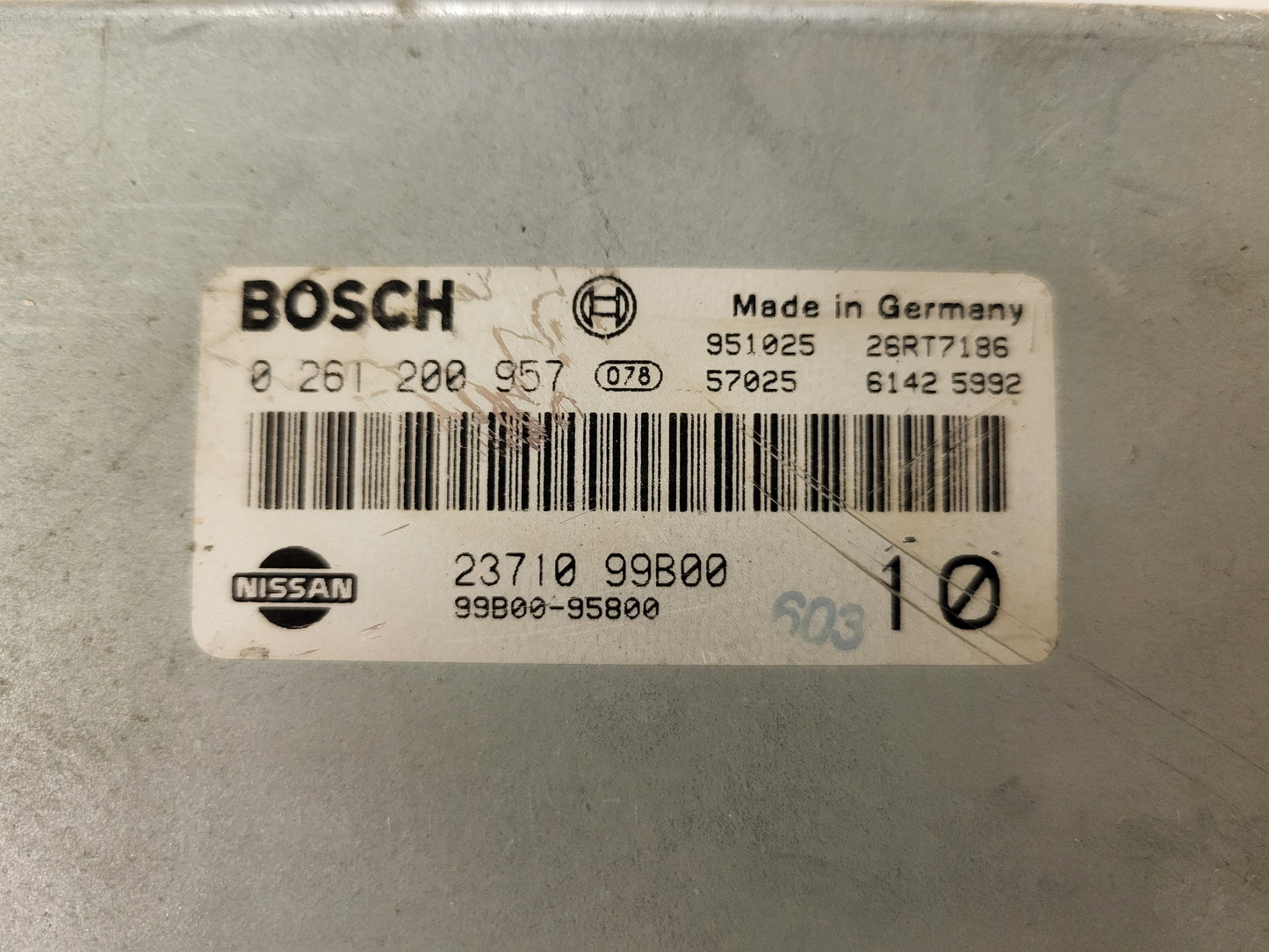 NISSAN ECU / 0261200957 / 2371099B00 / 99B00-95800 / BOSCH