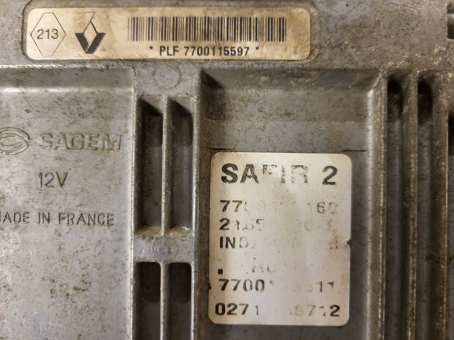 RENAULT ECU / 7700115597 / 7700115160 / 21654820-6 / 7700113511 / 35 PIN SAGEM