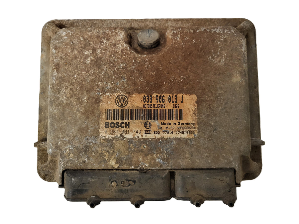 VW ECU / 038906013J / 0281001743 / BOSCH - B21-08 - 1