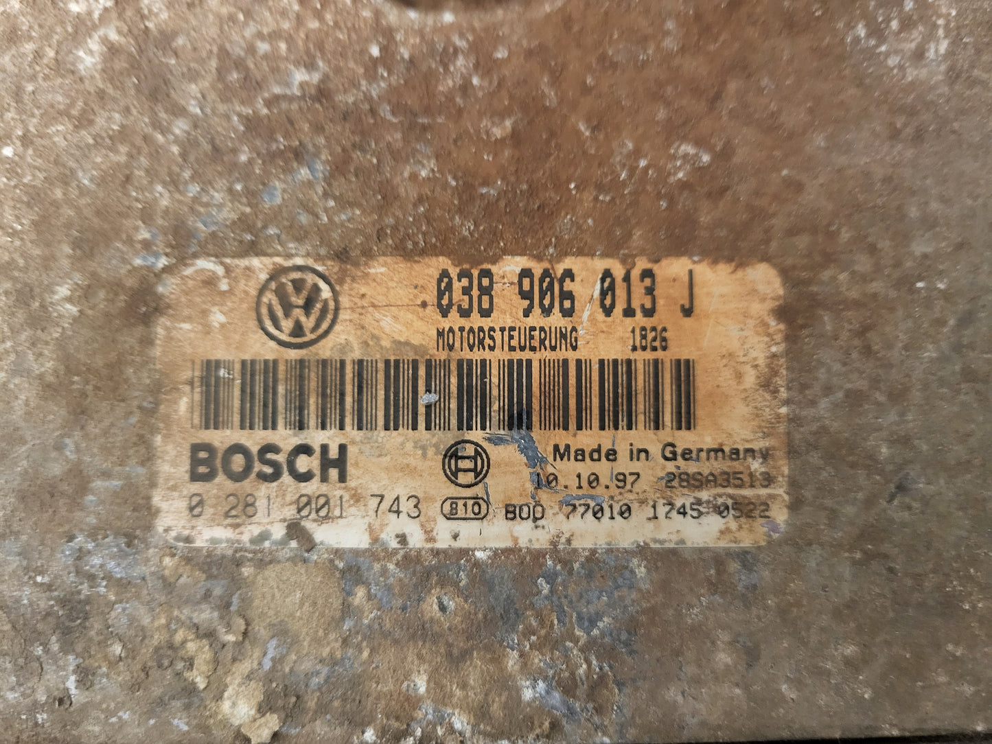VW ECU / 038906013J / 0281001743 / BOSCH
