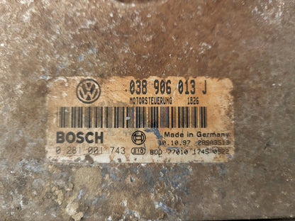 VW ECU / 038906013J / 0281001743 / BOSCH